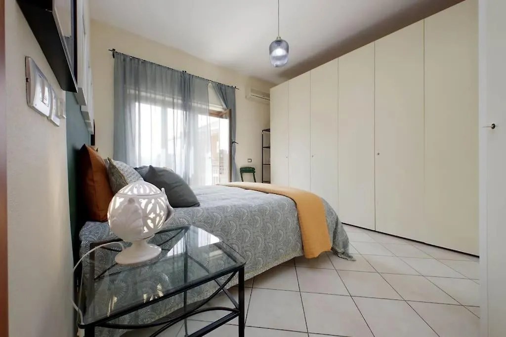 Relax Rome With 2 Balconies - 2 Bedroom Flat, 3Rd Floor With Lift, High Comfort, Quite, A Walk From Urban Train Station Gemelli And Metro A Stops Battistini & Cornelia Connecting To Center In 20 Minutes, 2 Steps From Bus Stop, Cycle Path, Groceries Διαμέρισμα