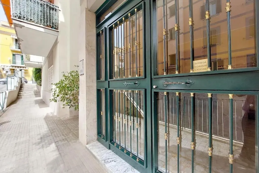 Διαμέρισμα Relax Rome With 2 Balconies - 2 Bedroom Flat, 3Rd Floor With Lift, High Comfort, Quite, A Walk From Urban Train Station Gemelli And Metro A Stops Battistini & Cornelia Connecting To Center In 20 Minutes, 2 Steps From Bus Stop, Cycle Path, Groceries