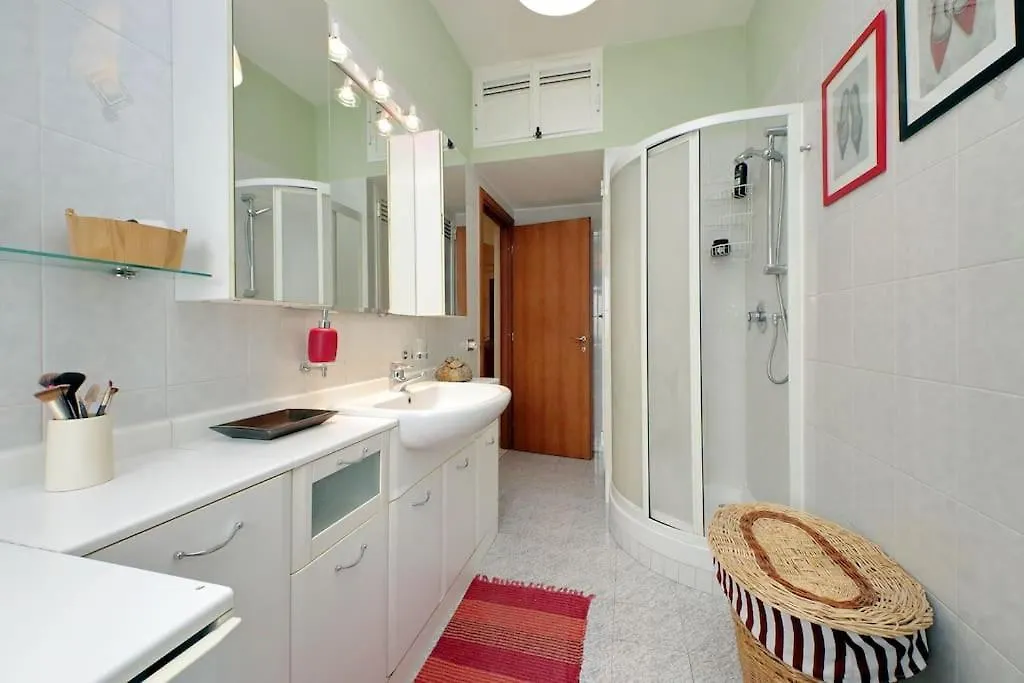 Relax Rome: Balcony Flat Near Gemelli Station Apartment Rome