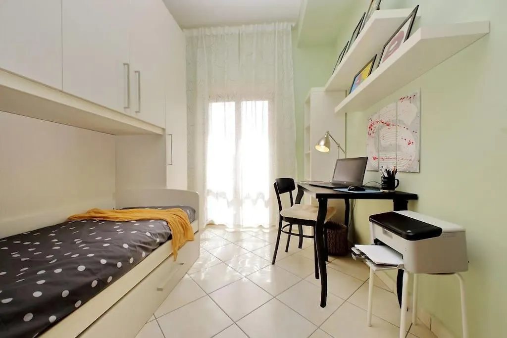 Relax Rome: Balcony Flat Near Gemelli Station Apartment Italy