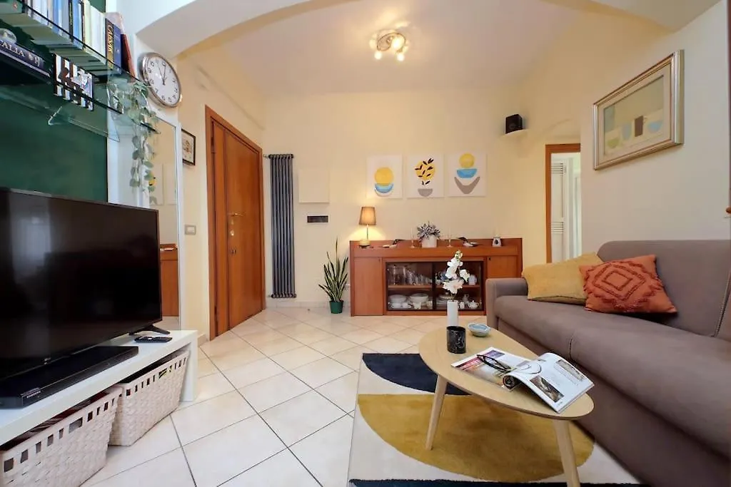 Relax Rome: Balcony Flat Near Gemelli Station Apartment Italy