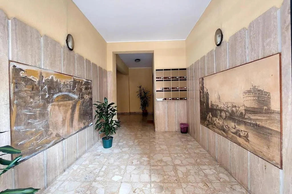 Relax Rome: Balcony Flat Near Gemelli Station Apartment