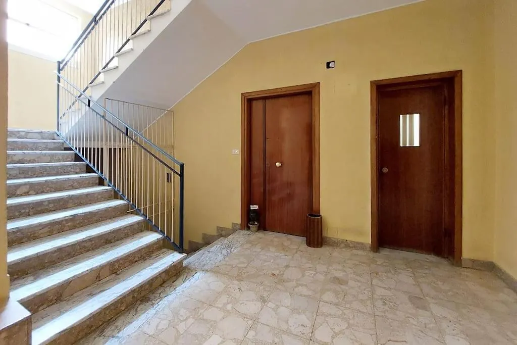 Relax Rome: Balcony Flat Near Gemelli Station Apartment Italy